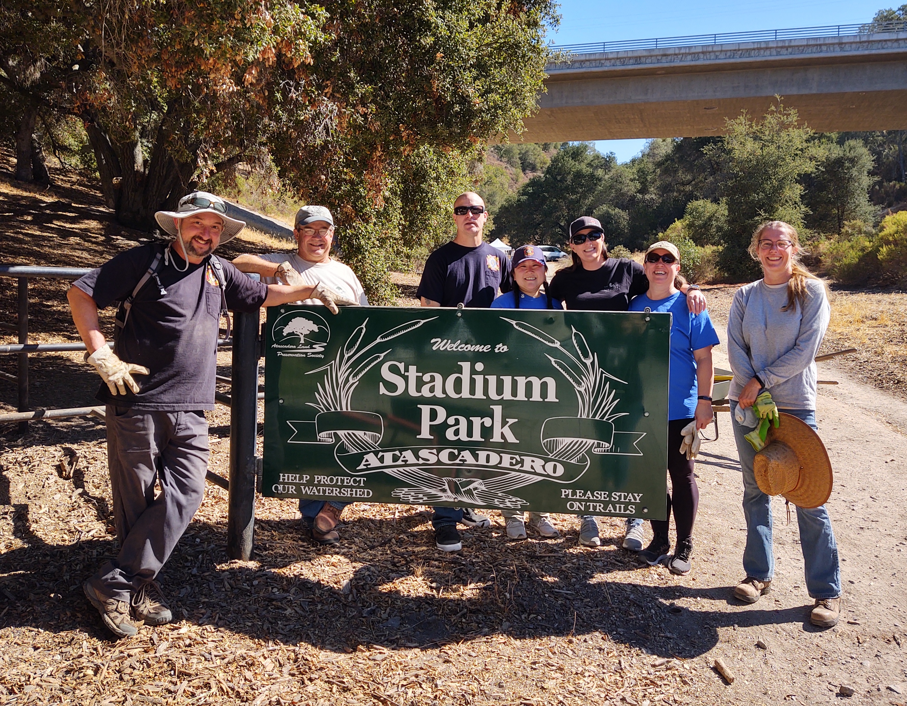 Mike and Meg with the great volunteers from the VFW Auxliliary!